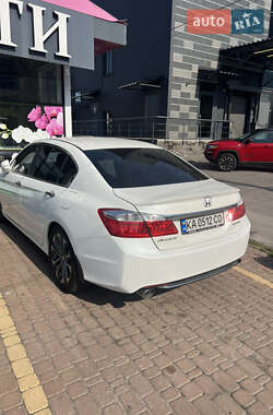 Седан Honda Accord 2013 в 