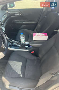Седан Honda Accord 2013 в 