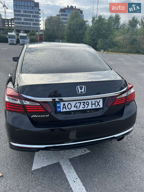 Седан Honda Accord 2016 в Ужгороді