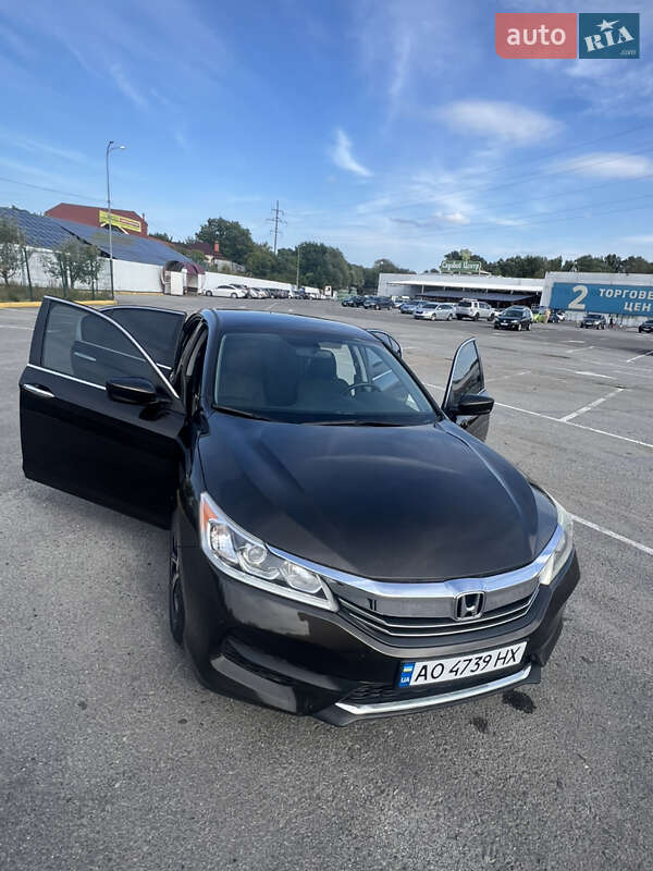 Седан Honda Accord 2016 в Ужгороді