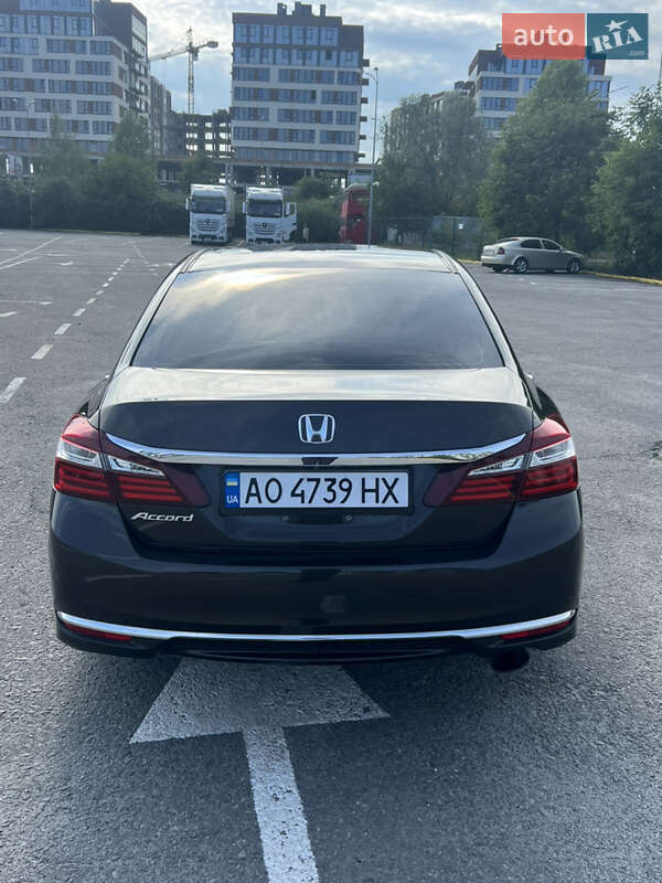 Седан Honda Accord 2016 в Ужгороді