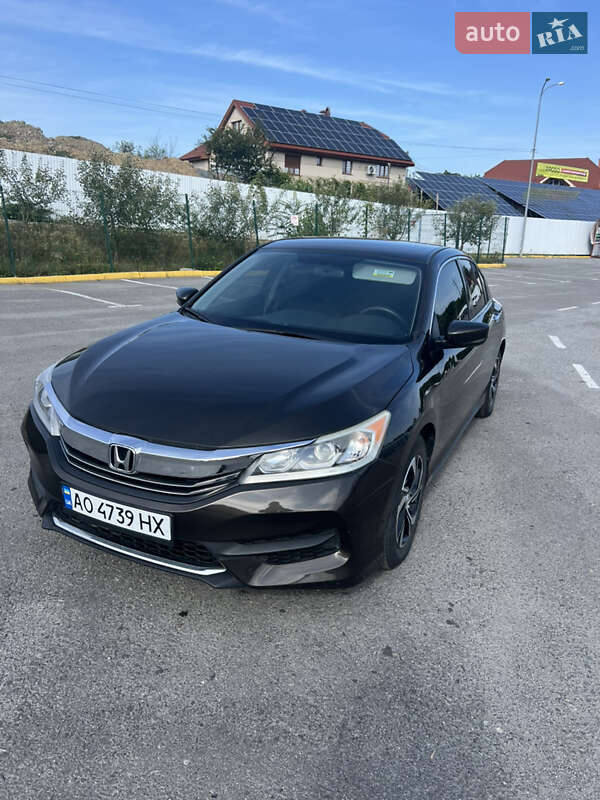 Седан Honda Accord 2016 в Ужгороді