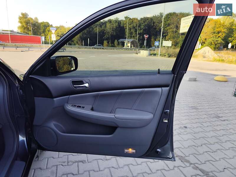 Седан Honda Accord 2005 в Петропавловской Борщаговке