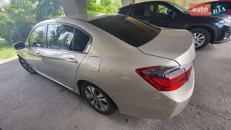 Седан Honda Accord 2013 в Талалаевке