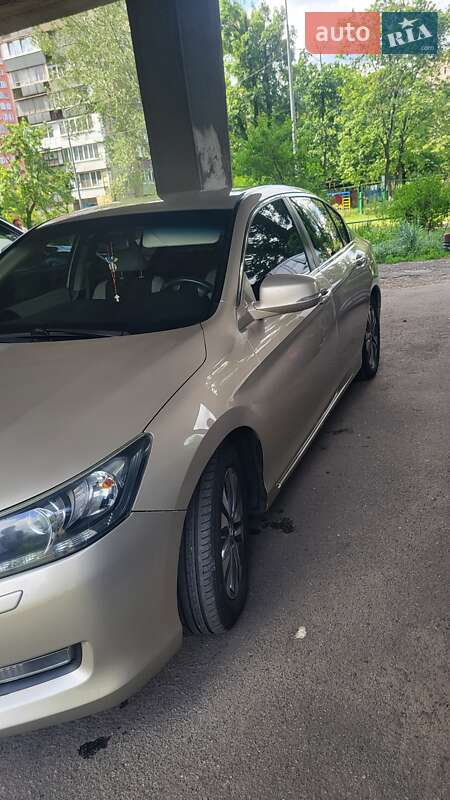 Седан Honda Accord 2013 в Талалаевке
