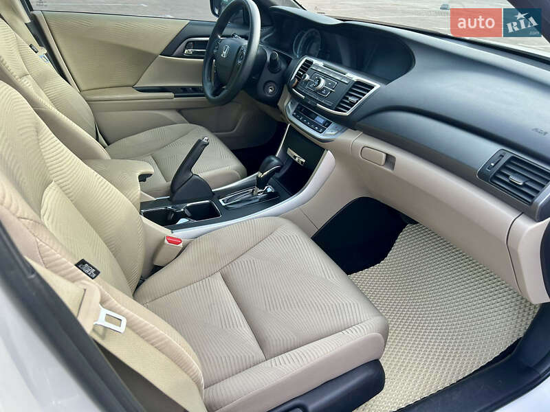 Седан Honda Accord 2015 в Житомирі