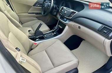 Седан Honda Accord 2015 в 