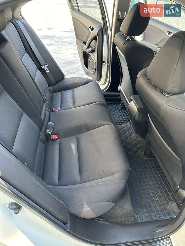 Седан Honda Accord 2011 в Ахтырке