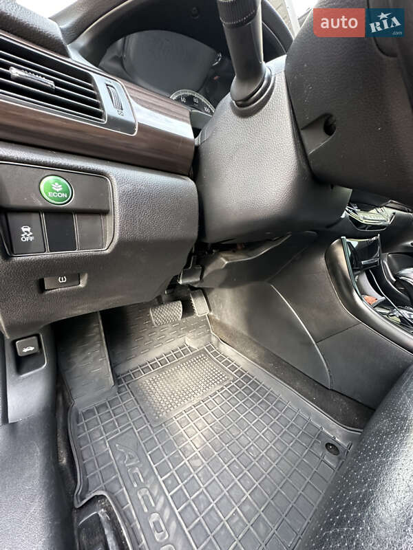 Седан Honda Accord 2017 в Чернівцях