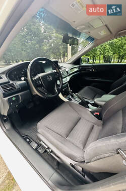 Седан Honda Accord 2014 в 