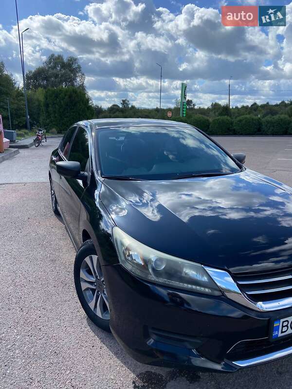 Седан Honda Accord 2015 в Дрогобичі