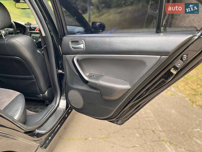 Седан Honda Accord 2007 в Остроге
