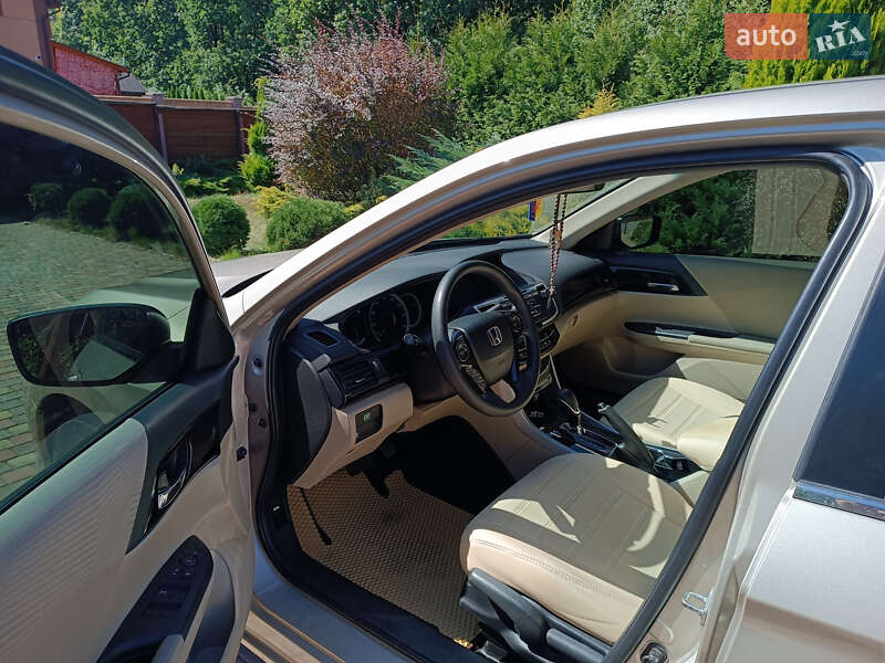 Седан Honda Accord 2017 в Шепетівці