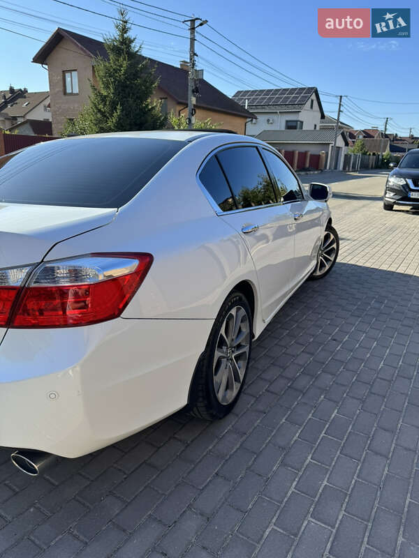 Седан Honda Accord 2013 в Киеве