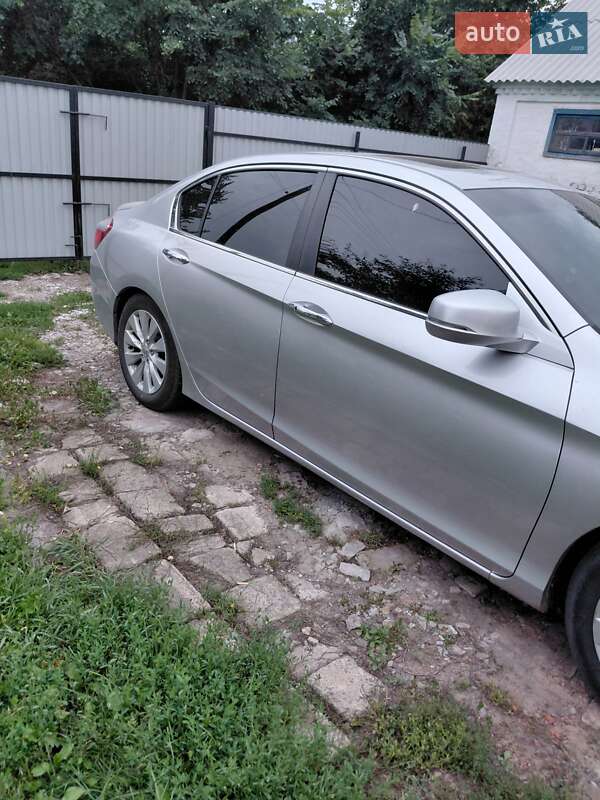 Седан Honda Accord 2013 в Сребном