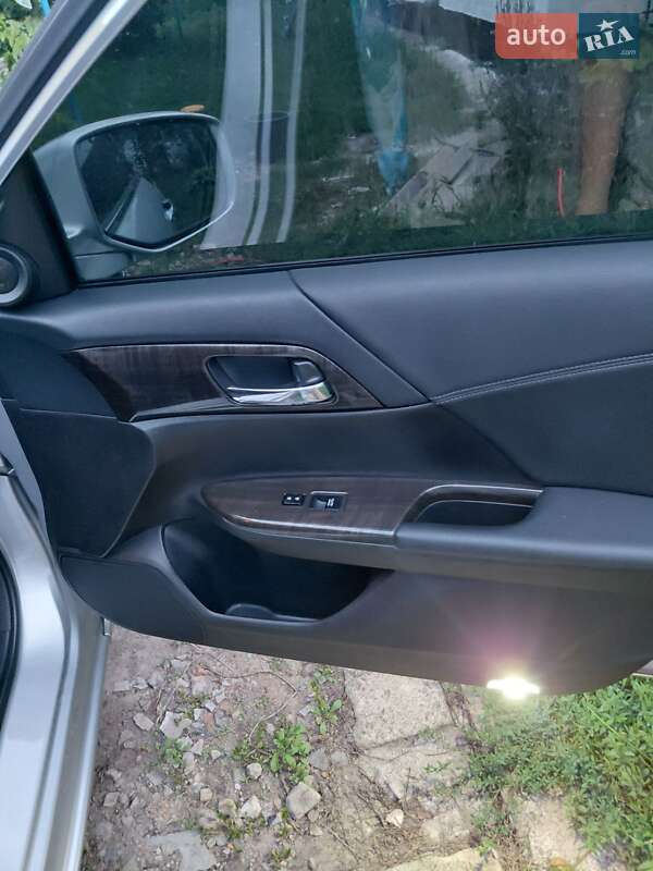 Седан Honda Accord 2013 в Сребном