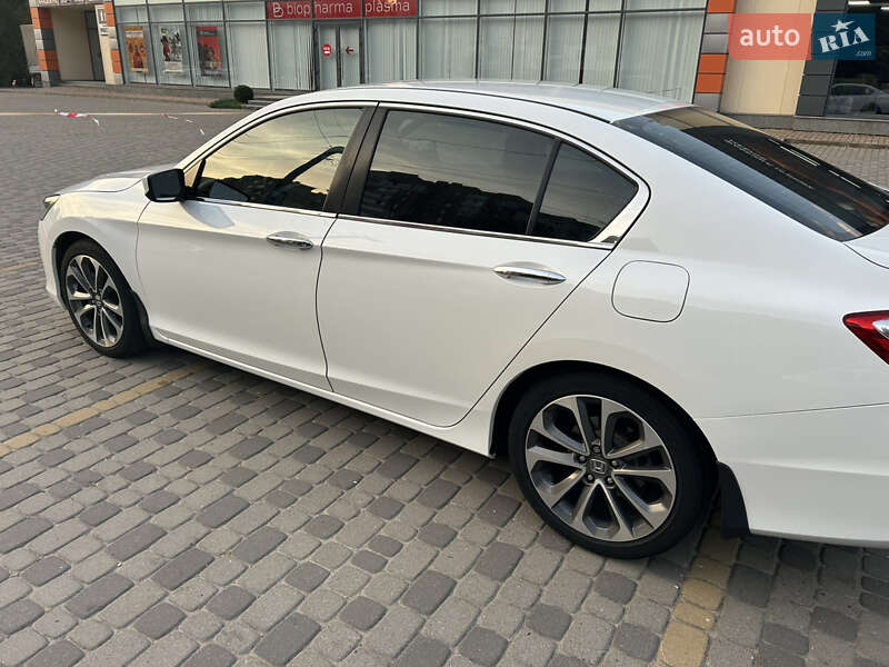 Седан Honda Accord 2015 в Хмельницькому