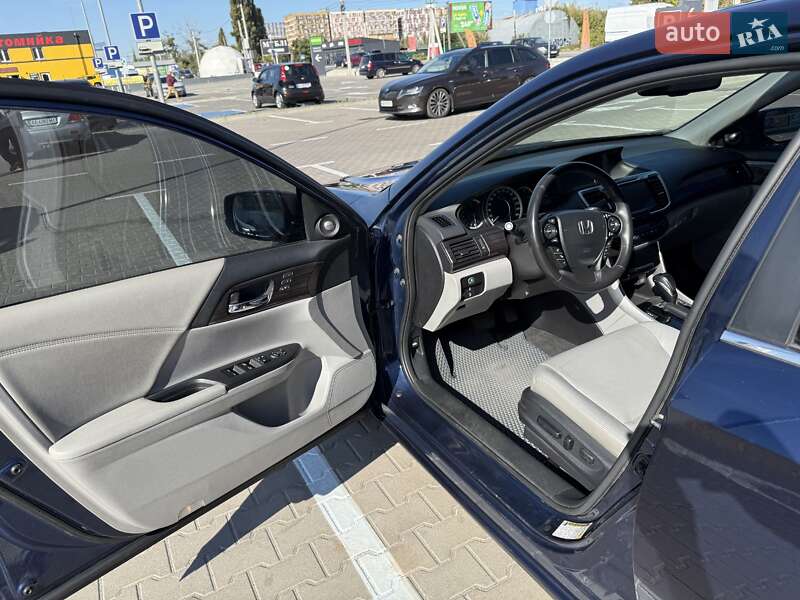 Седан Honda Accord 2015 в Києві