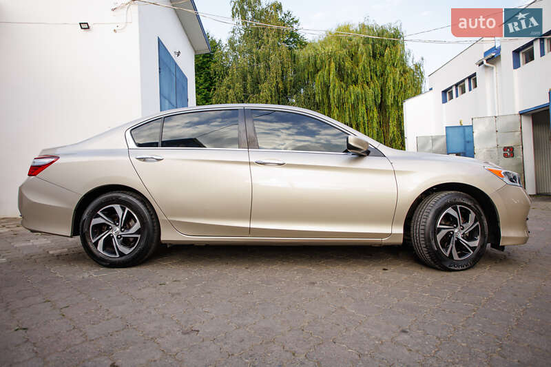 Седан Honda Accord 2016 в Чернівцях