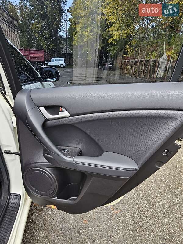 Седан Honda Accord 2010 в Киеве