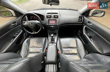 Седан Honda Accord 2003 в  фото 2 Седан Honda Accord 2003 в