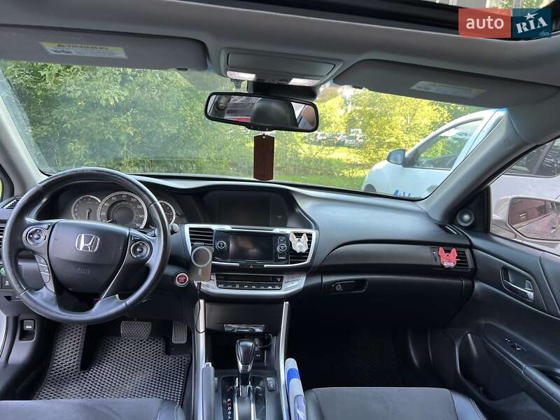 Седан Honda Accord 2013 в Львове