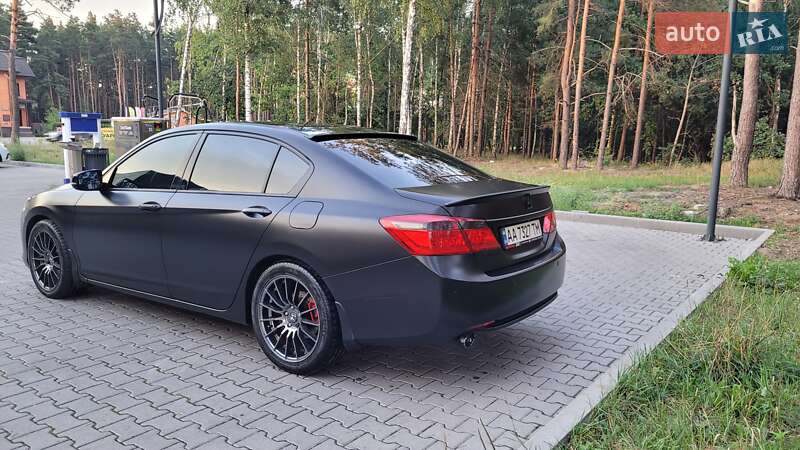 Седан Honda Accord 2013 в Києві