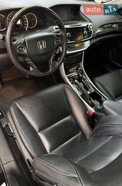 Седан Honda Accord 2013 в 
