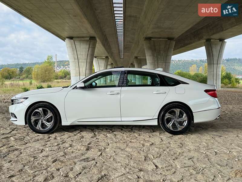 Седан Honda Accord 2018 в Киеве