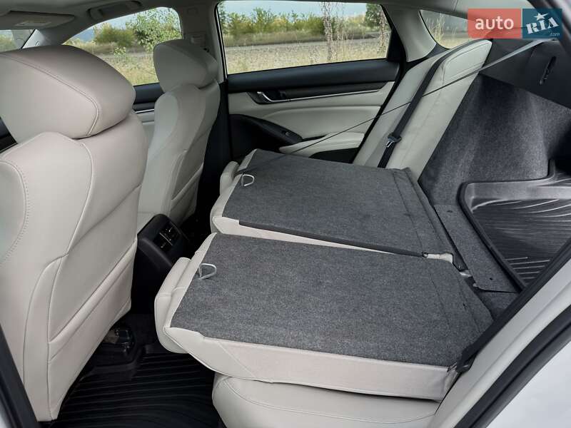 Седан Honda Accord 2018 в Киеве