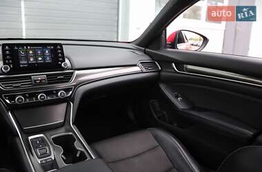 Седан Honda Accord 2018 в  фото 16 Седан Honda Accord 2018 в