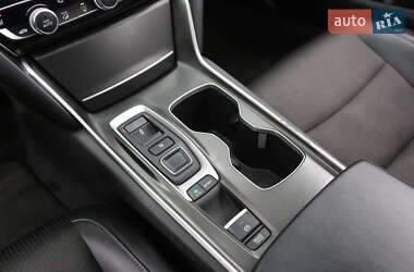 Седан Honda Accord 2018 в  фото 20 Седан Honda Accord 2018 в