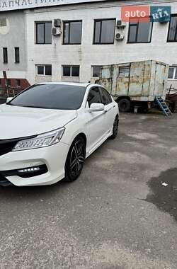 Седан Honda Accord 2015 в 