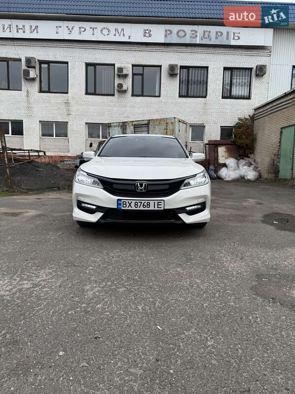 Седан Honda Accord 2015 в 