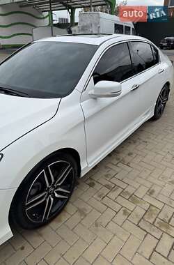 Седан Honda Accord 2015 в 