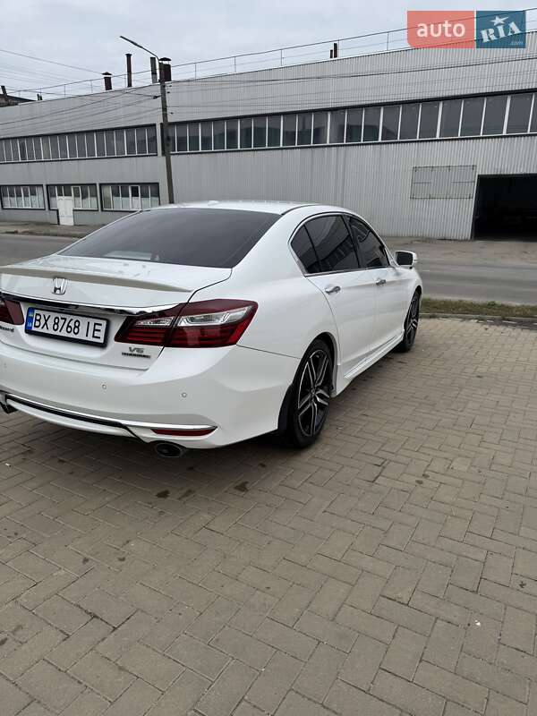Седан Honda Accord 2015 в Хмельницком