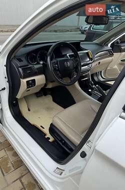 Седан Honda Accord 2015 в 