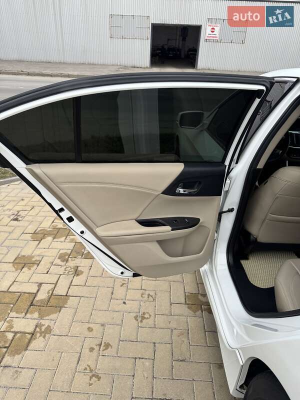 Седан Honda Accord 2015 в Хмельницком