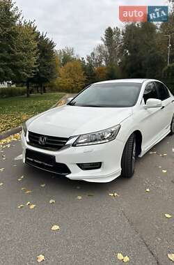 Седан Honda Accord 2013 в 