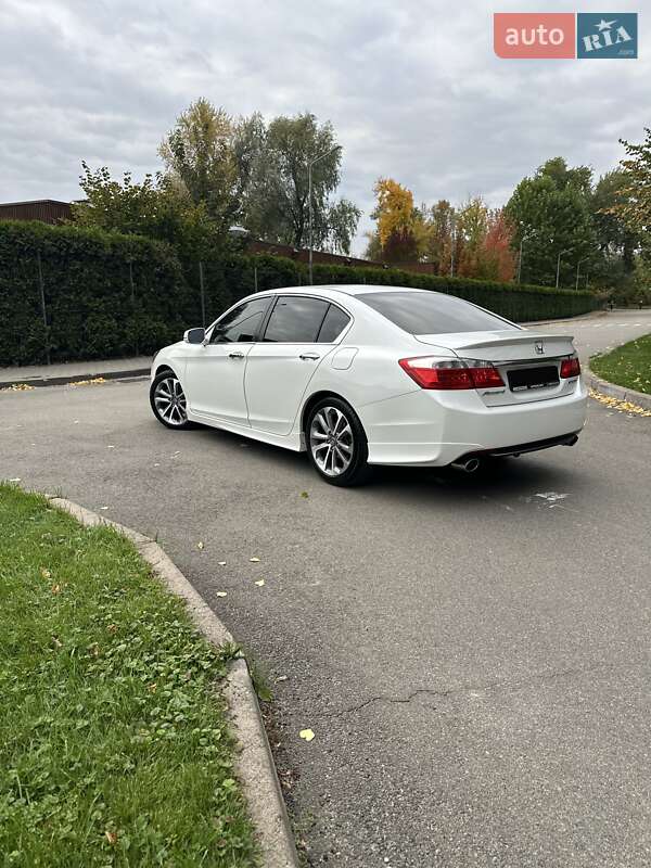 Седан Honda Accord 2013 в Києві