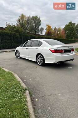 Седан Honda Accord 2013 в 