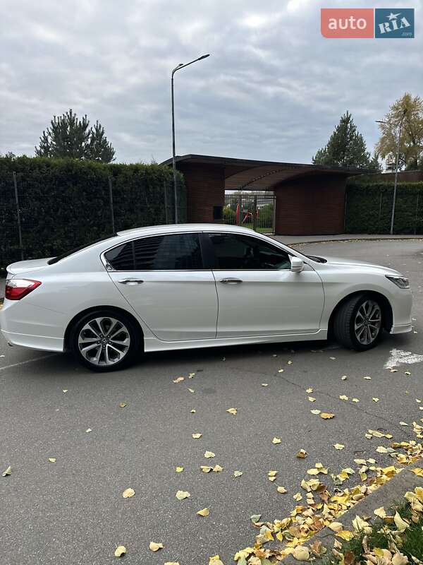 Седан Honda Accord 2013 в Києві