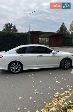 Седан Honda Accord 2013 в 