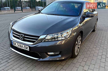 Седан Honda Accord 2013 в 