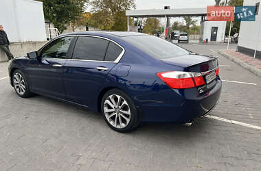 Седан Honda Accord 2013 в  фото 8 Седан Honda Accord 2013 в