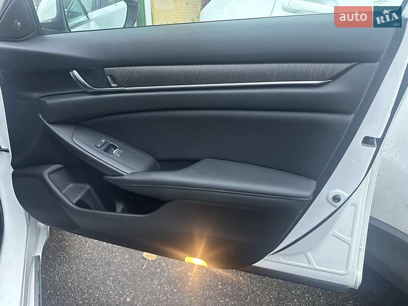 Седан Honda Accord 2018 в Киеве фото 27 Седан Honda Accord 2018 в Киеве