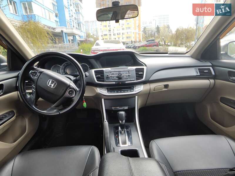 Седан Honda Accord 2014 в Киеве