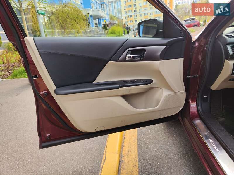Седан Honda Accord 2014 в Киеве