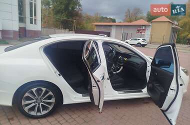 Седан Honda Accord 2015 в 