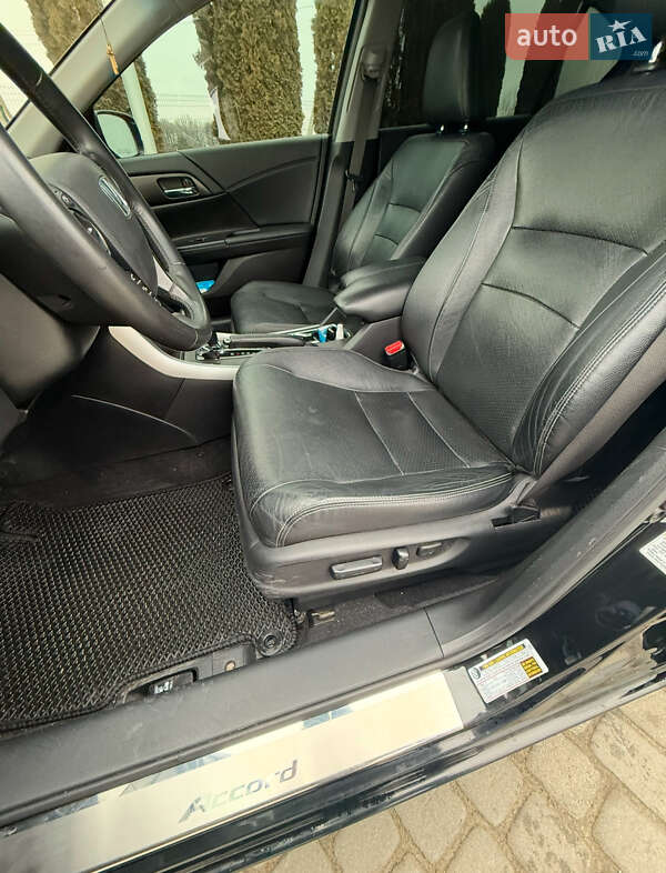 Седан Honda Accord 2015 в Львові